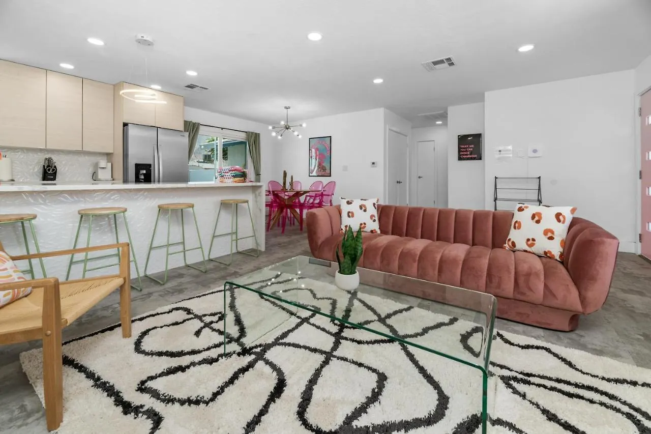 Mountain View Pink Paradise By Rather Be Properties Palm Springs Holiday home