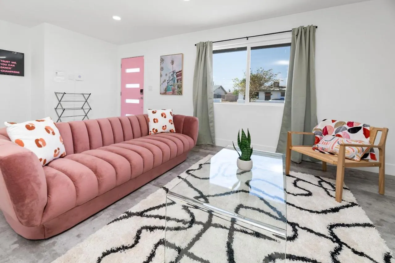 Holiday home Mountain View Pink Paradise By Rather Be Properties Palm Springs
