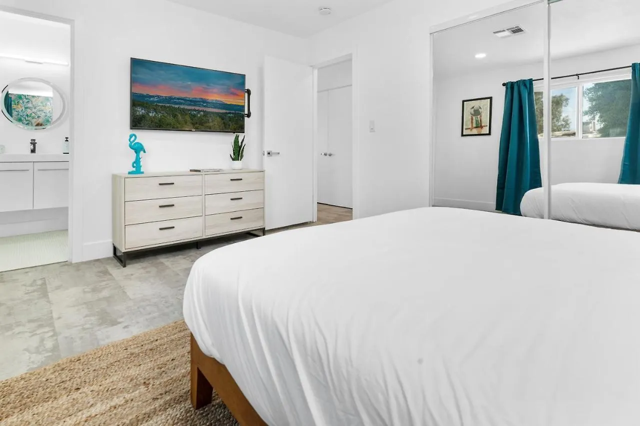 Mountain View Pink Paradise By Rather Be Properties Palm Springs 0*,  United States