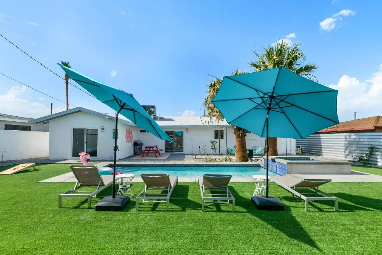 Mountain View Pink Paradise By Rather Be Properties Palm Springs Holiday home
